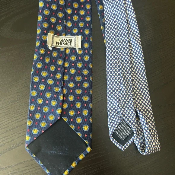 Gianni Versace Silk Tie – Vintage Medusa Print, Made in Italy - Picture 3 of 5